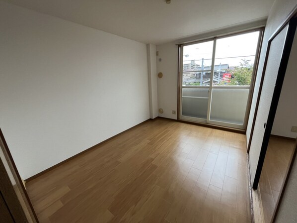 プラザ亀山の物件内観写真